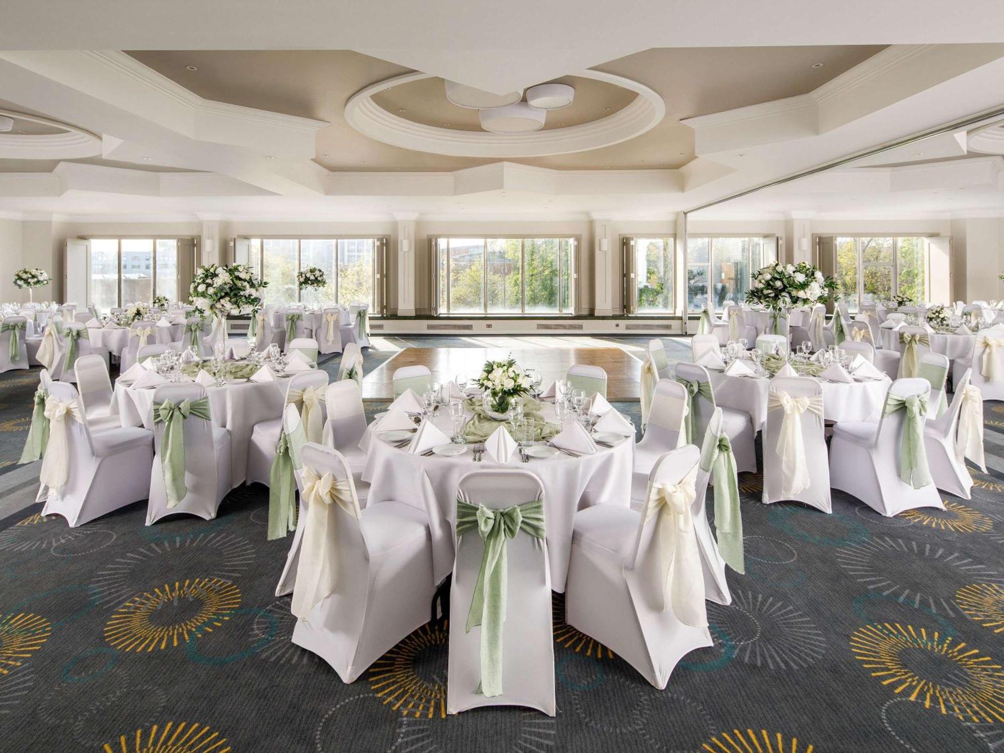 Mercure Bedford Centre Hotel Екстер'єр фото
